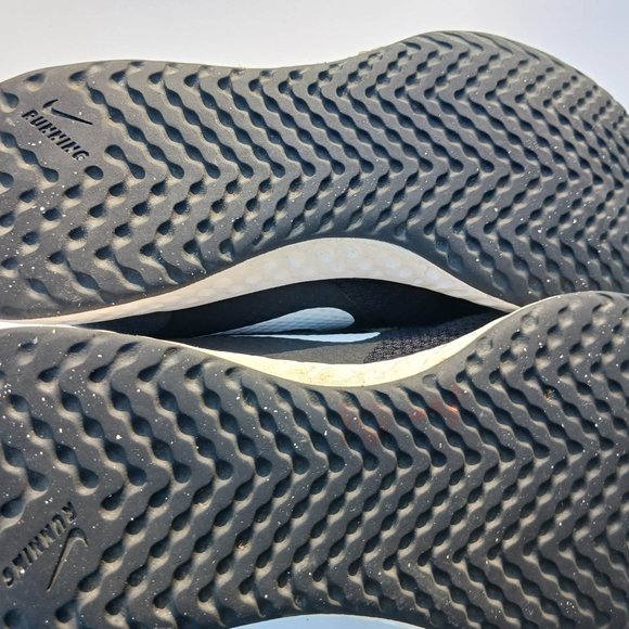 Nike Revolution size 5.5 Black White Grade School Shoes - Picture 9 of 9